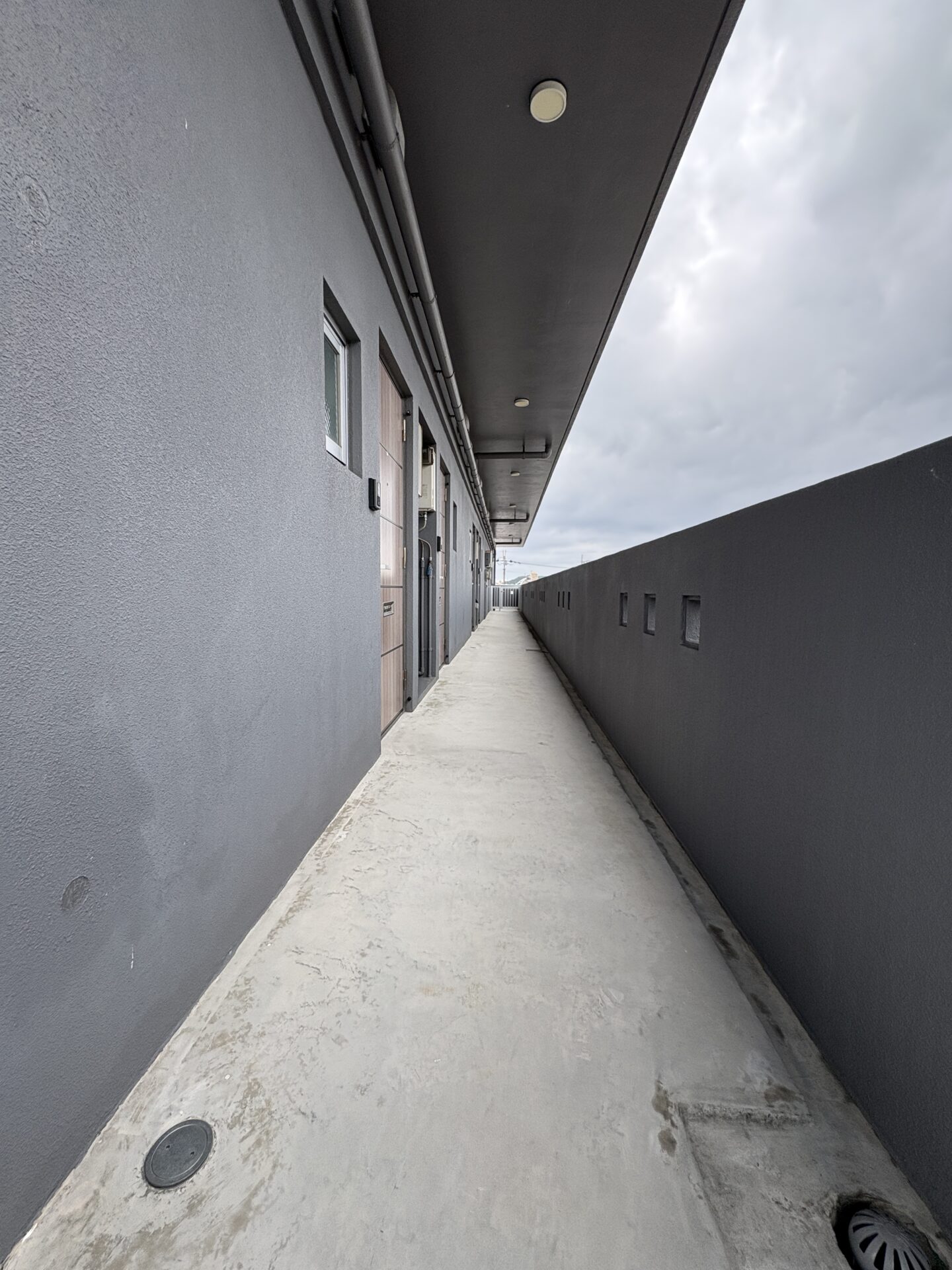 ▶入居者様のご協力で共用部分の廊下も清潔に保たれています