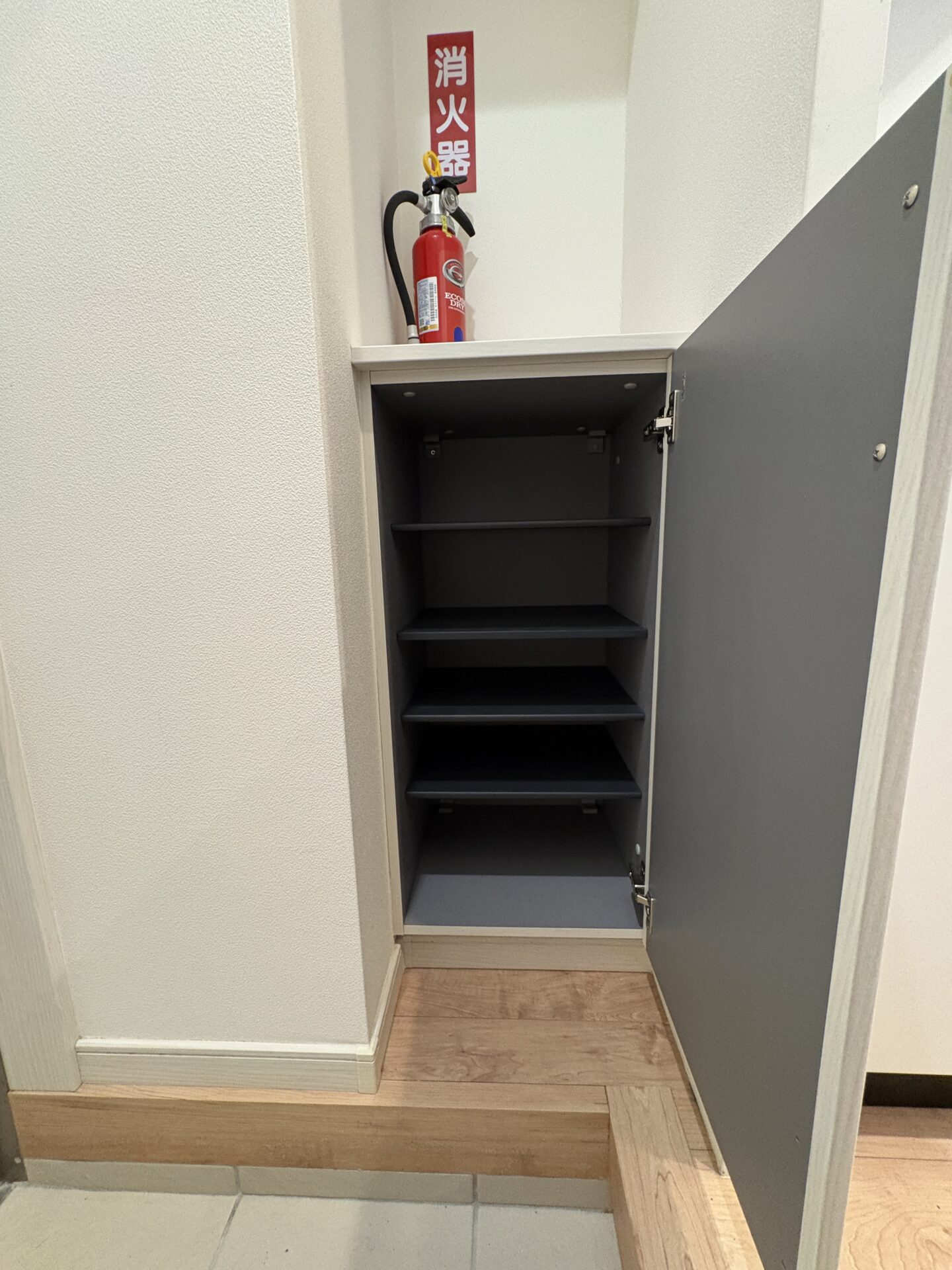 ▶下部は約10足分の収納容量