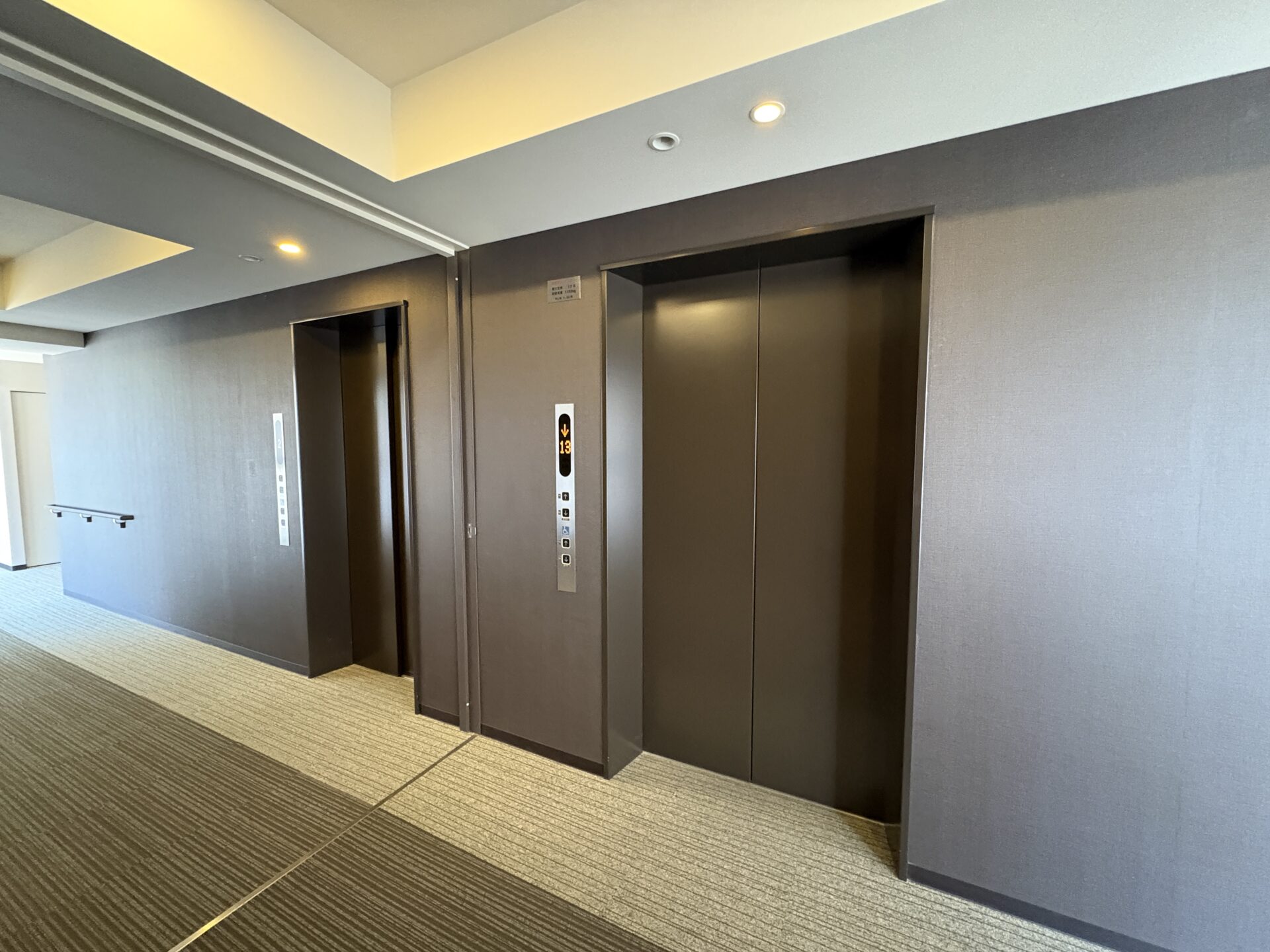 エントランス:居住者専用エレベーター