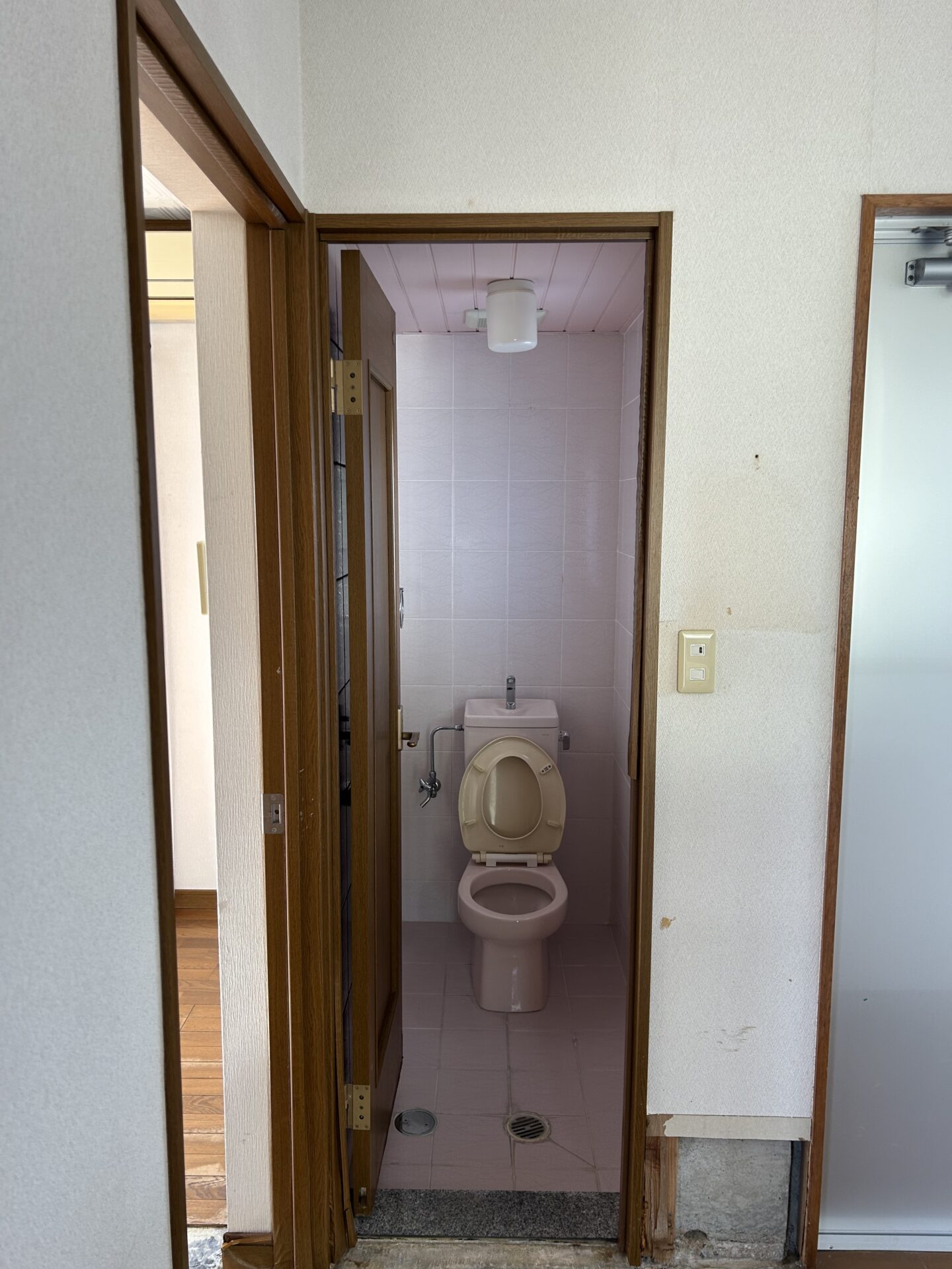 トイレ：全体写真